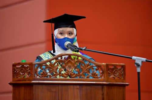 Farhana Environmental Scientist receives Royal Education Award (Pingat Jaya Cemerlang)