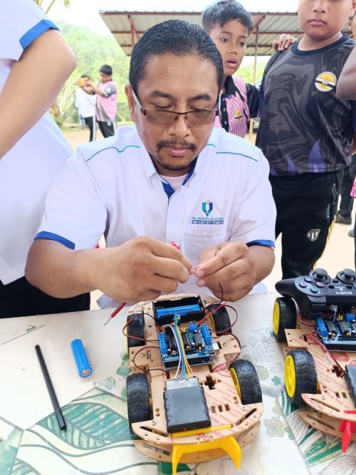 UMPSA lecturers participate in the 2024 Technology Carnival CSR Programme