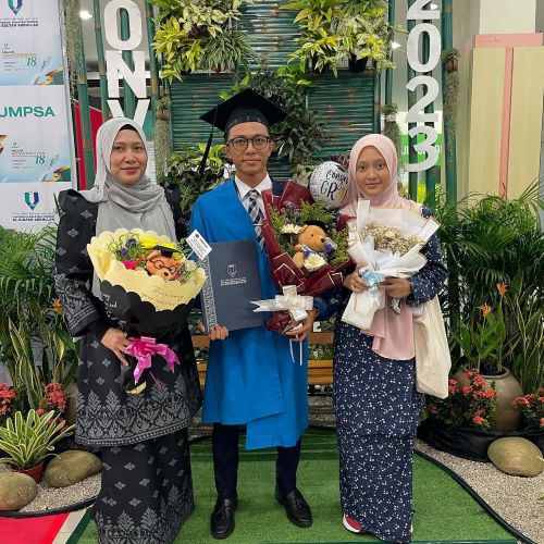 4 graduan 