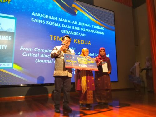 Prof. Madya Ts. Dr. Lee Chia Kuang menang tempat kedua Anugerah MAPIM-KPT Ke-16