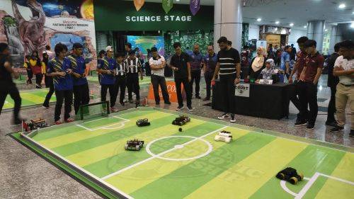Pasukan RoboBuas UMPSA raih naib johan Pertandingan National Soccer Robotic 2025