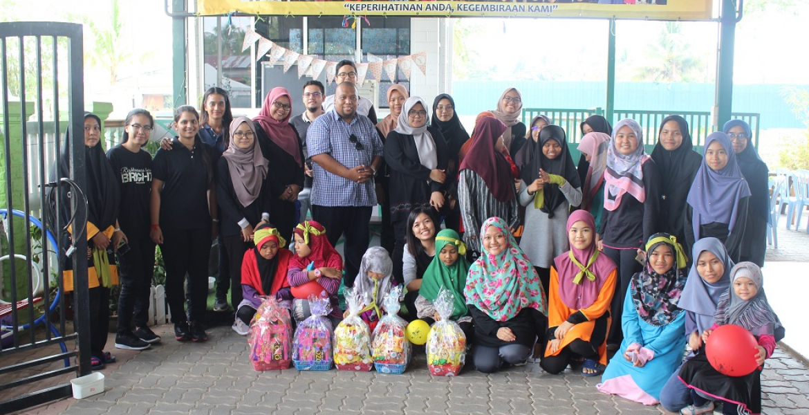 ‘Spreading The Love’ with children of Permata Al-Insyirah in Sungai Isap