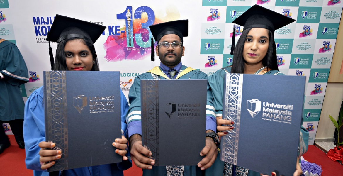 3 siblings shared sweet memory at Graduation Day in UMP