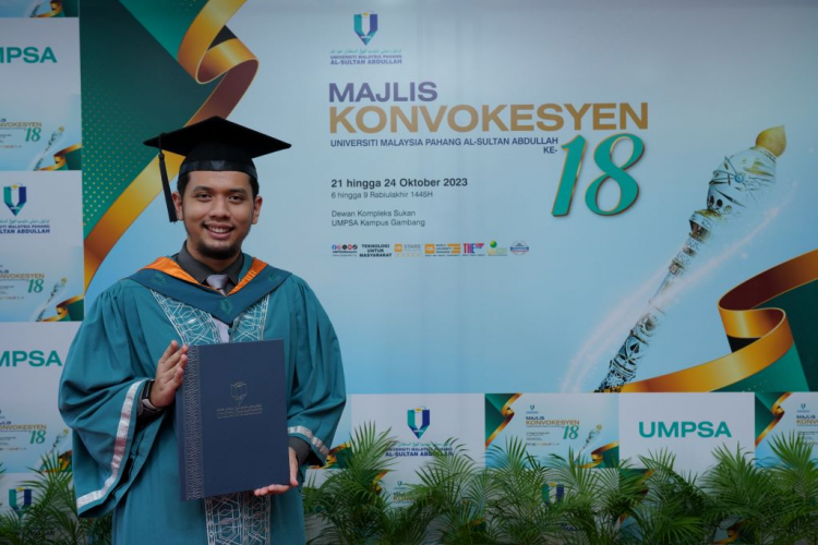  Dhiyaurrahman Danial, anak pesara kerajaan terima Anugerah Kecemerlangan Heitech 