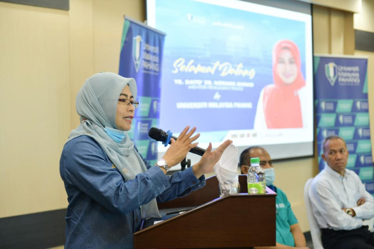 Info Around Campus Minister of Higher Education meets UMP students and lecturers to discuss Post-Covid-19 T&L