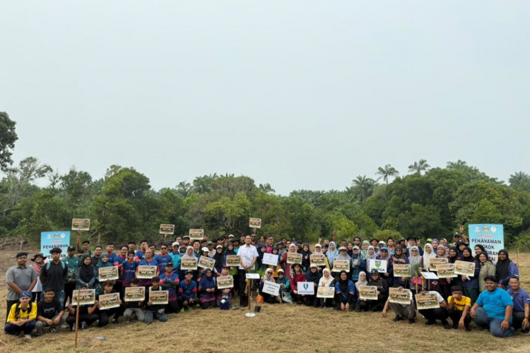 120 sukarelawan jayakan program Penanaman 400 Pokok Rhu di Pantai Lagenda