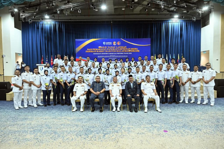 127 orang kadet UMPSA, UMT dan UniMAP terima pentauliahan sebagai Leftenan Muda PASKAM