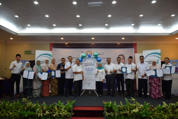 200 pelajar calon SPM terima manfaat program Yayasan PETRONAS empower ECER Akademik 