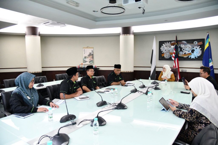 UMPSA receives RM600,000 contribution from Tabung Haji for underprivileged students’ benefits