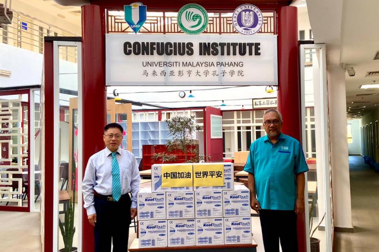 UMP contributes 10 thousand pieces of medical gloves to a hospital at Hebei University, China