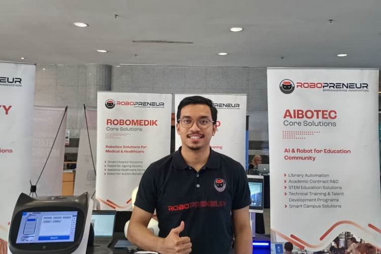 Aidisyahrul alumni UMP kini Jurutera Robotik