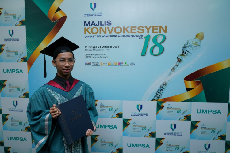 Muhammad Akmal Arif terima Anugerah Kecemerlangan UMW Holdings Bhd. 