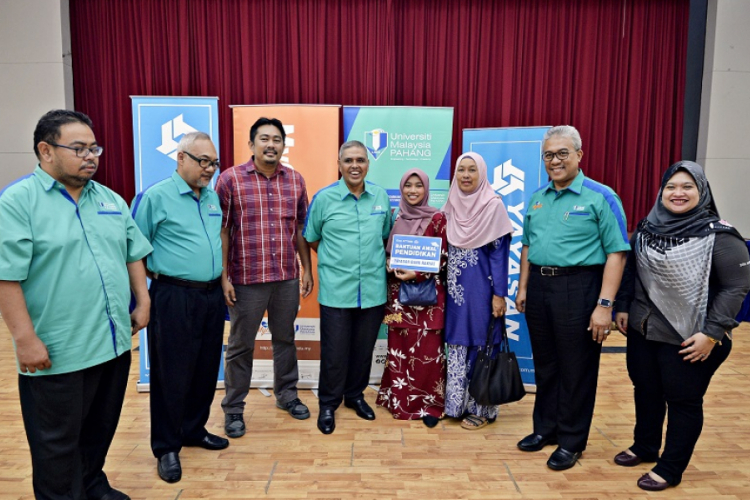 UMP goes the extra mile to assist new undergraduate Amrina