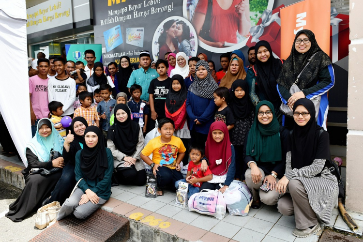 UMP santuni  Anak Yatim dan Asnaf Pilih Pakaian Raya