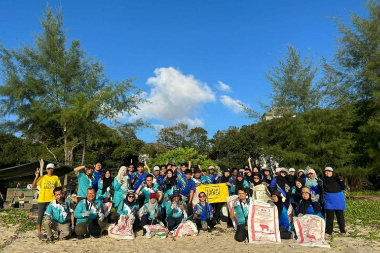 CSR pembersihan Pantai Pelindung PSM bersama trash hero Kuantan