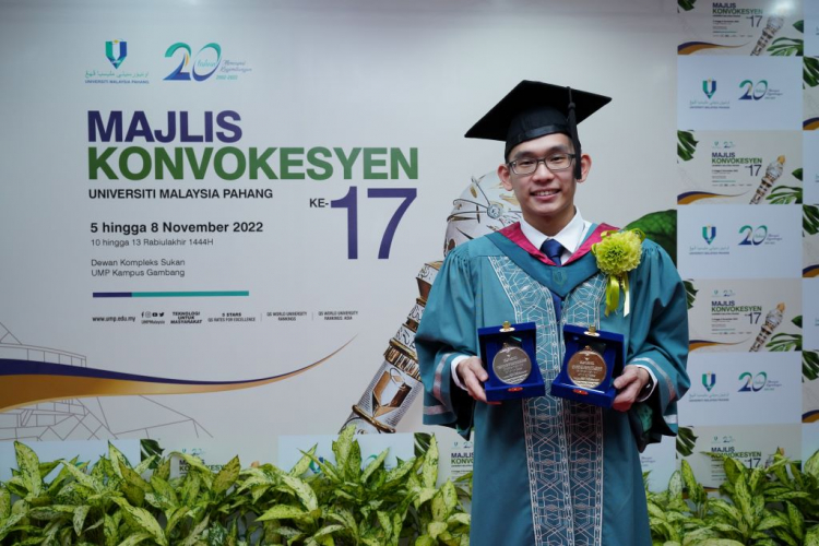 Chong Wen Kai terima Anugerah Kecemerlangan Sapura Industrial Berhad dan Hadiah Kecemerlangan VDI  