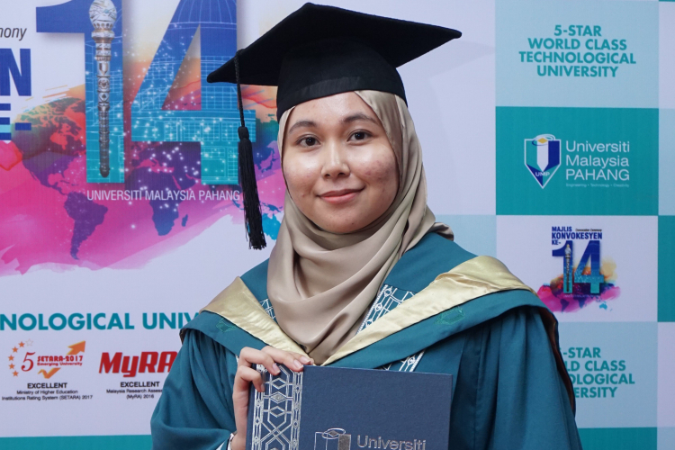 Recipient of 7 Dean’s List Awards, Nurul Nadiah receives 2 Excellence Awards