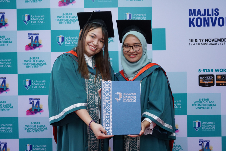 Roommates awarded with Dual-Degree Programme Academic Excellence Prize