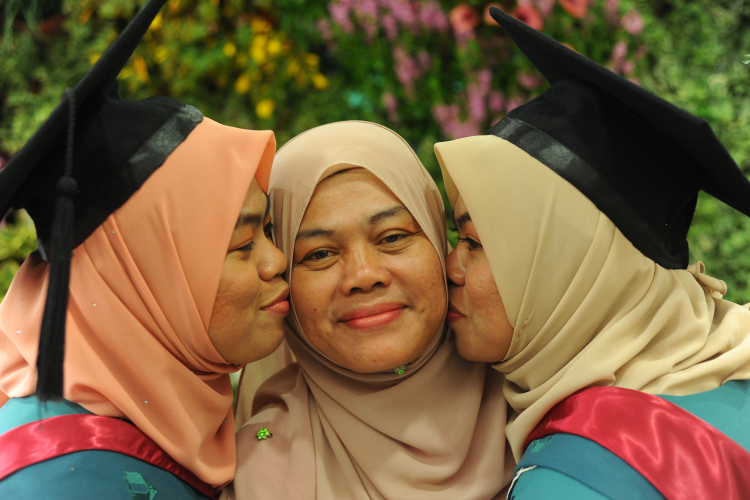 Identical twins received their degrees at UMP 13th Convocation