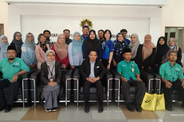 Reinforcing experience of 18 students in Integrity and Anti-Corruption Course (KIAR) through visit to MACC Pahang