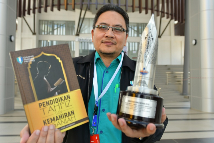 UMP’s book on tahfiz education and soft skill won award at the National Book Award 2019