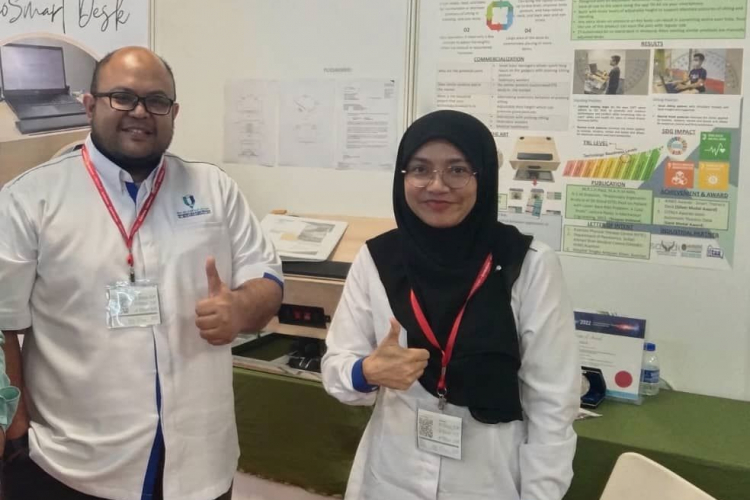 Profesor Madya Ts. Dr. Mohd Azrul Hisham cipta ErgoSmart Desk untuk cegah dan mininumkan masalah sakit belakang