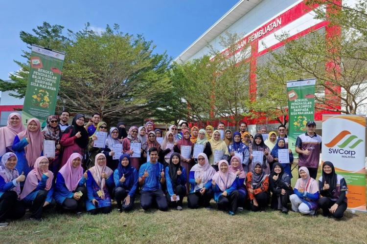 UMPSA and SWCorp Pahang collaborate to educate local community on compost production techniques using ‘Takakura’ method