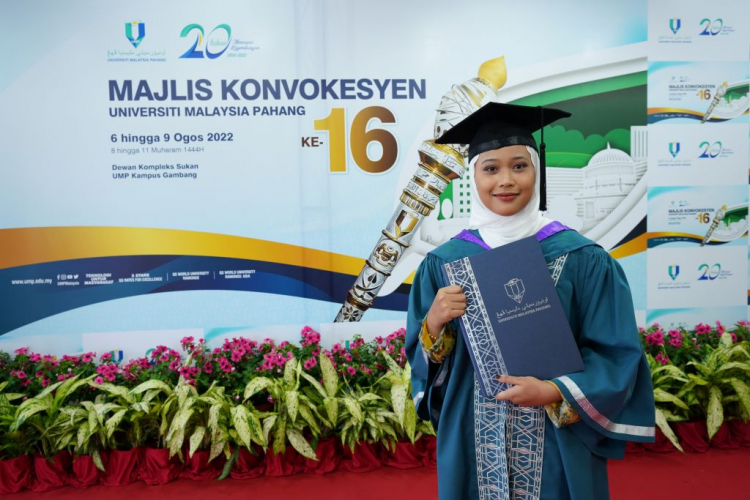 Farhana Environmental Scientist receives Royal Education Award (Pingat Jaya Cemerlang)