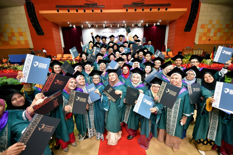 Graduan UMP pilihan utama dalam pasaran kerja