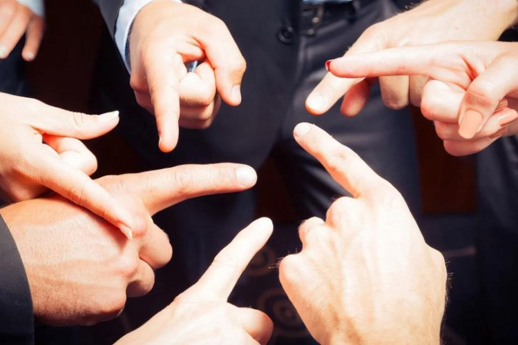 Bising Tentang Hak, Senyap Tentang Tanggungjawab