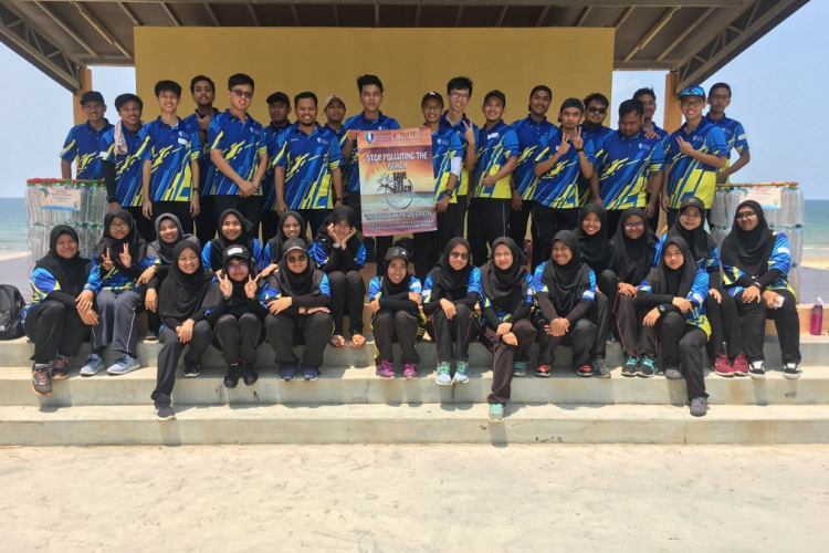 Briged Siswa 4P Gotong-Royong Bersihkan Pantai Leleh    