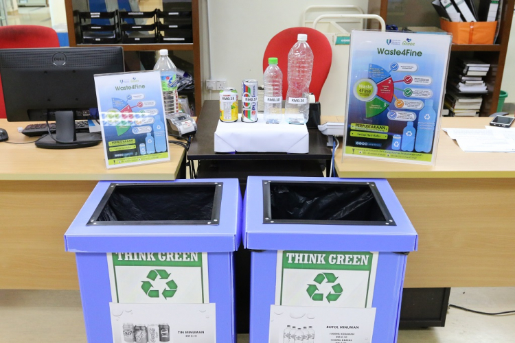 UMP Library implements Waste4Fine to promote  payment mode of fines with plastic drinking bottles