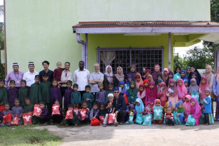 UMP’s IPS and Postgraduate Association brought cheers to orphans at Hembusan Kasih Sayang Care Centre