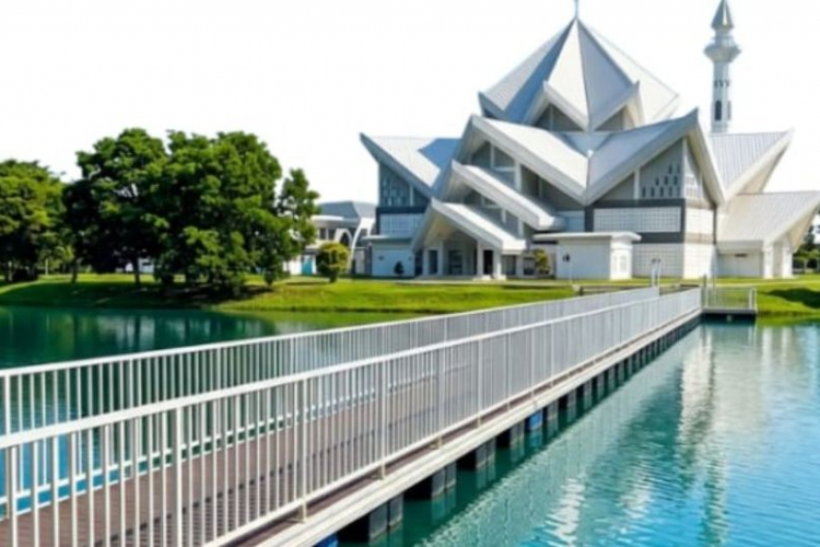 Titian Iman Bridge Reflects UMPSA Alumni Care and creates a lasting charitable legacy