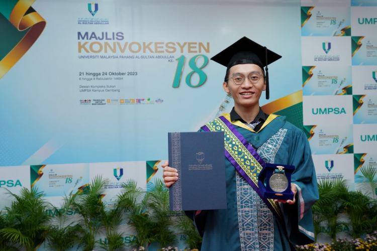 Jeckey Ng Kah Poo terima Hadiah Kecemerlangan Akademik Presiden Lembaga Jurutera Malaysia (LJM) 