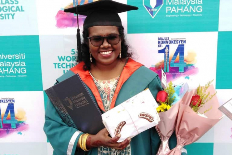 Jothi Letchumy receives a scholarship to continue study in the UK