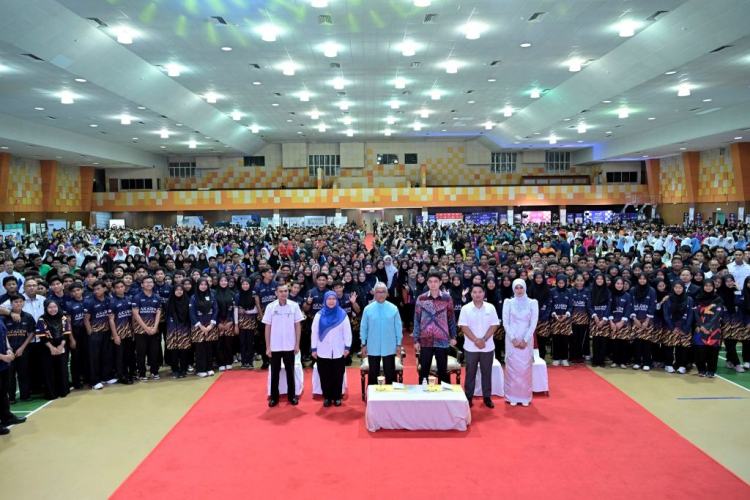 KDPB Sultan Pahang, KDPM Tengku Mahkota Pahang lancar Program Road Tour Skor A+ SPM Pahang dan Tuisyen Komuniti YASA-UMPSA 2025