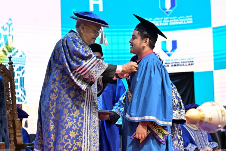 Kegigihan dan komitmen luar biasa, Nabil Aiman raih Anugerah Emas Universiti