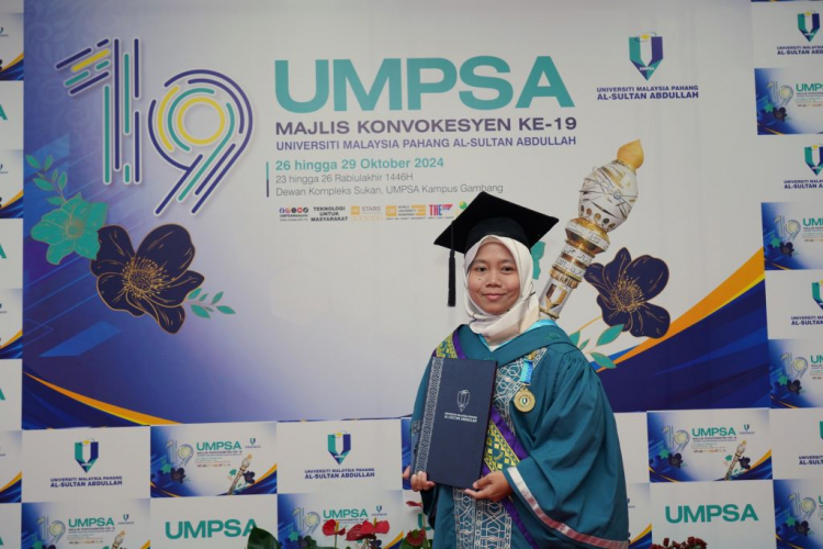 Losing her father in final semester, Siti Hawa resolves to achieve excellence at UMPSA