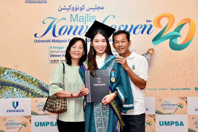 Kejar impian Jurutera Kimia, Hiew Tzeching terima Anugerah Kecemerlangan BASF PETRONAS Chemicals