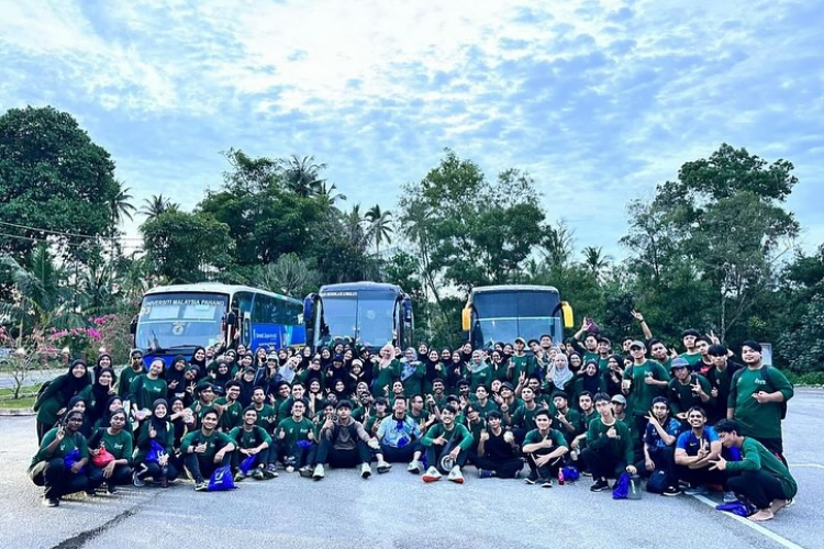 UMPSA and UMW collaboration planted 2,000 Mangrove trees in Cherating