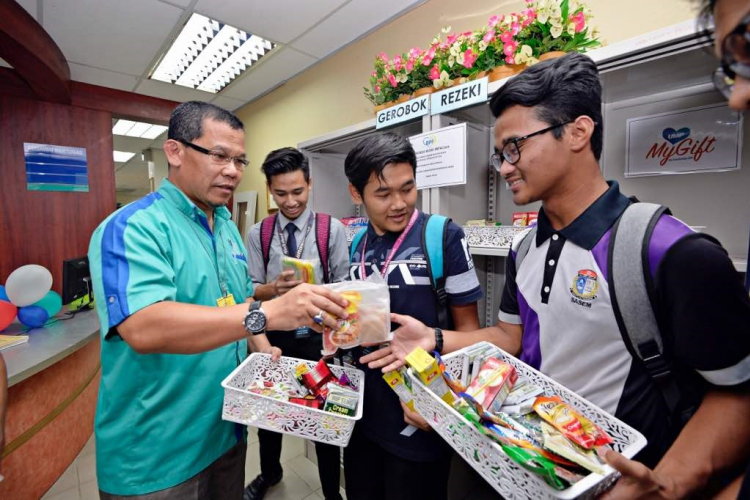 UMP Cares – Food for All Programme for students and the needy