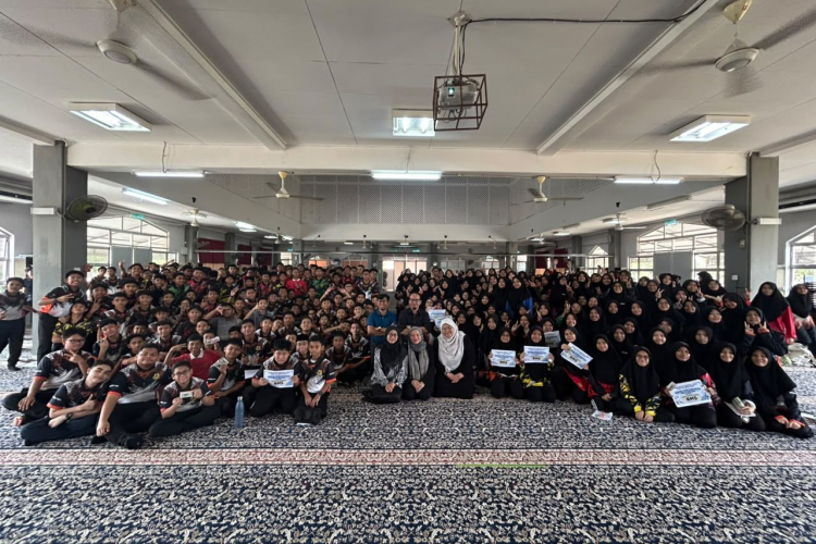 UMPSA perkasa kemahiran komunikasi pelajar MRSM TAR melalui Speak Up, Speak Out