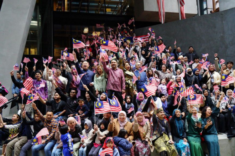Semangat merdeka dibawa ke Melbourne, mahasiswa UMPSA rai Hari Kebangsaan Ke-68