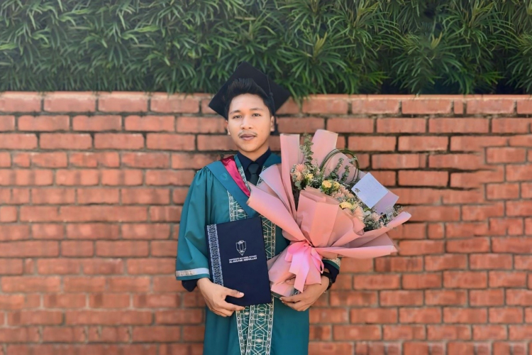Mohamad Nor Iman works hard to earn his degree
