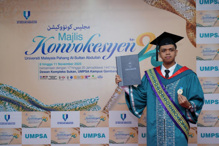 Muhammad Akmal Haikal graduan UMPSA kini Jurutera Perisian di Robopreneur raih Anugerah Kecemerlangan PERODUA