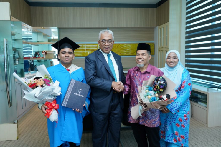 Muhammad Azfar bearly misses UMPSA Convocation Ceremony