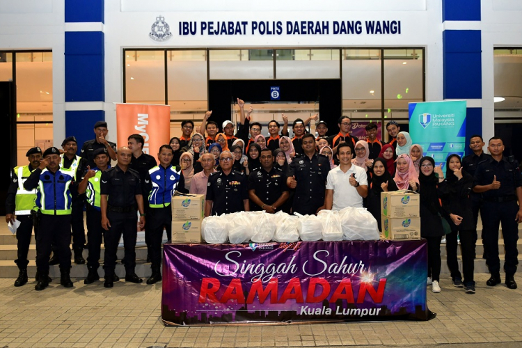 Ziarah Prihatin Ramadan: UMP Alumni extends help, brings cheers to Asnaf