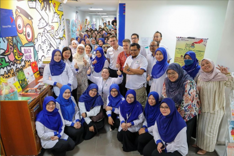 Naib Canselor UMPSA rasmi pelancaran BacaHab Pusat Bahasa Moden 