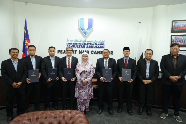 Naib canselor UMPSA serah surat kenaikan pangkat kepada lima pensyarah universiti